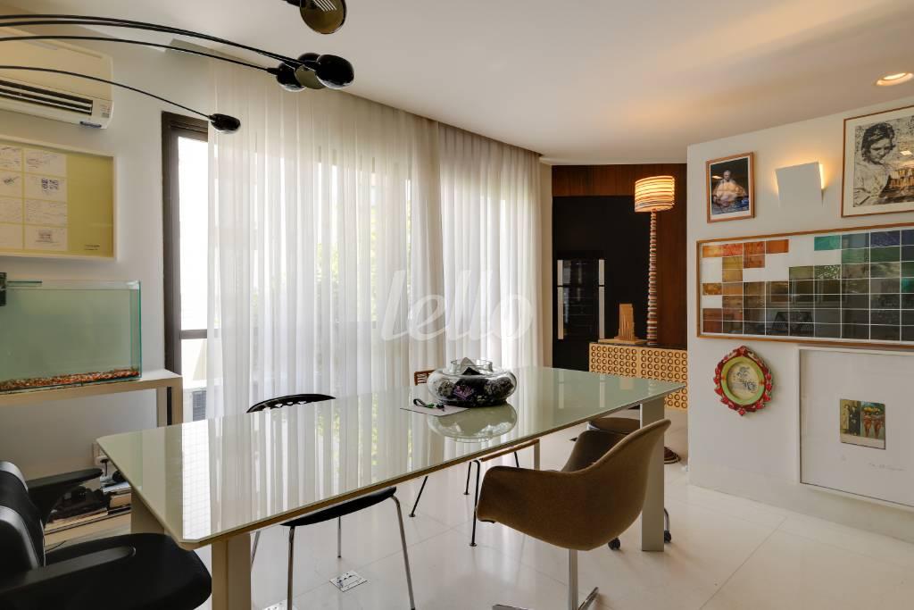 SALA de Apartamento à venda, cobertura - Padrão com 240 m², 2 quartos e 2 vagas em Vila Uberabinha - São Paulo