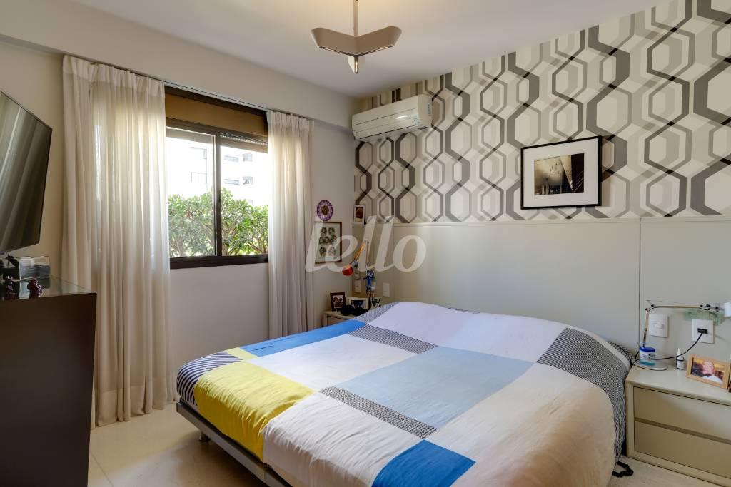 SUITE de Apartamento à venda, cobertura - Padrão com 240 m², 2 quartos e 2 vagas em Vila Uberabinha - São Paulo