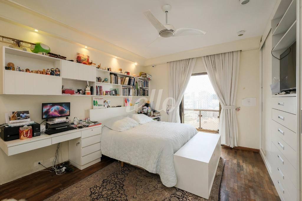 DORMITÓRIO de Apartamento à venda, Padrão com 270 m², 4 quartos e 3 vagas em Santa Cecília - São Paulo
