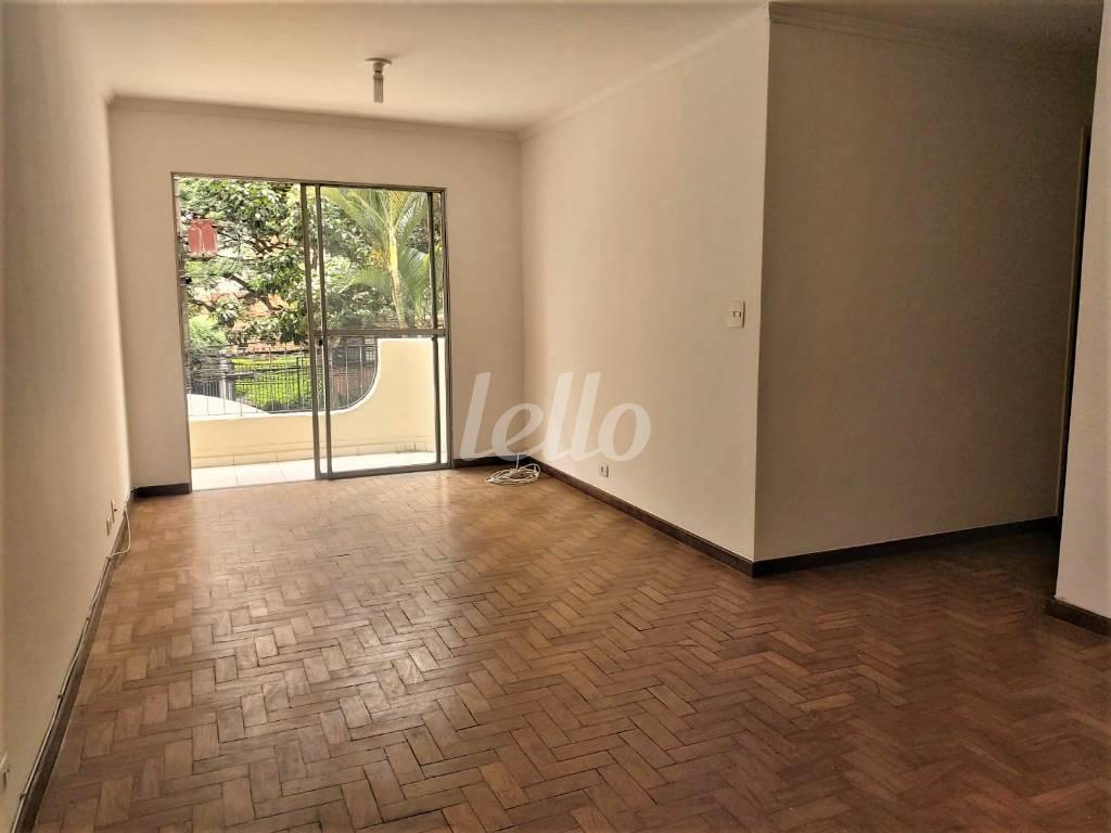 SALA de Apartamento à venda, Padrão com 75 m², 3 quartos e 1 vaga em Pinheiros - São Paulo
