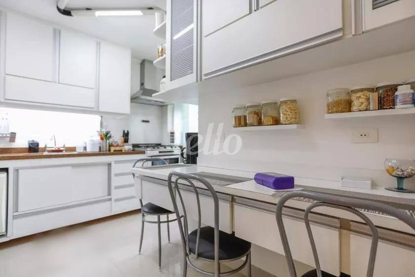 COZINHA de Apartamento à venda, Padrão com 120 m², 3 quartos e 2 vagas em Bela Vista - São Paulo