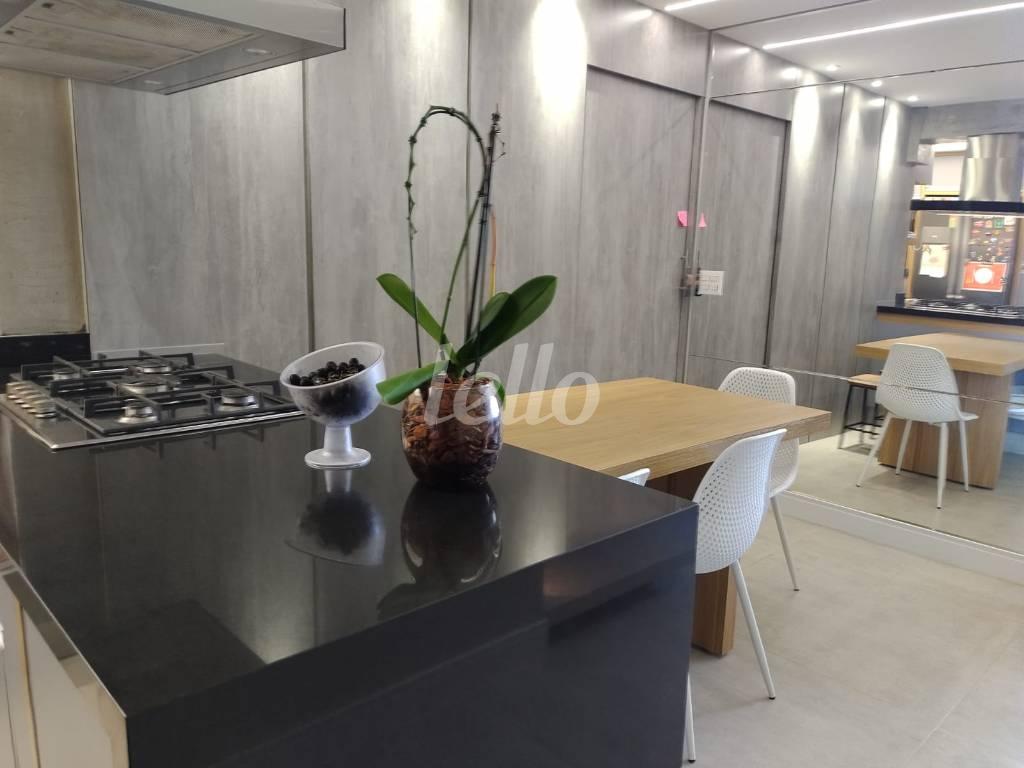 LIVING de Apartamento à venda, cobertura - Padrão com 143 m², 3 quartos e 2 vagas em Indianópolis - São Paulo