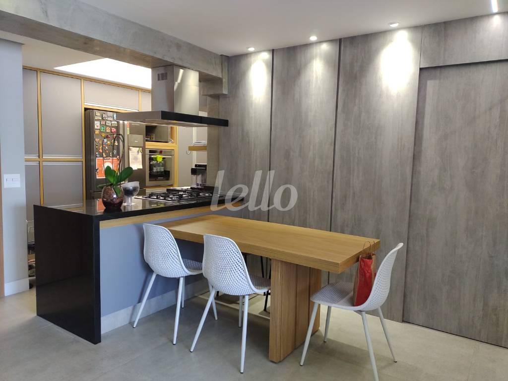 LIVING de Apartamento à venda, cobertura - Padrão com 143 m², 3 quartos e 2 vagas em Indianópolis - São Paulo