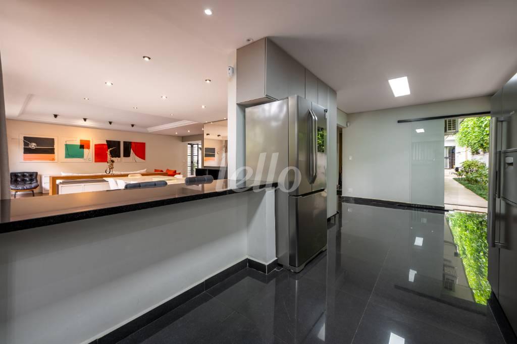 COZINHA de Casa à venda, assobradada com 340 m², 8 quartos e 6 vagas em Brooklin Paulista - São Paulo