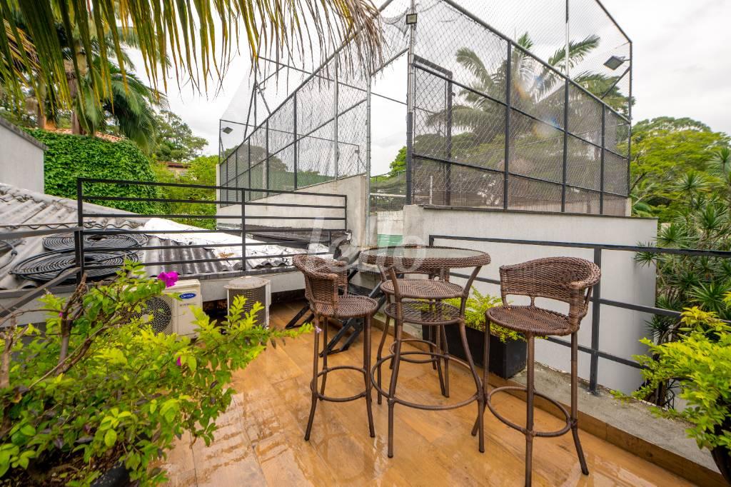 QUADRA de Casa à venda, assobradada com 340 m², 8 quartos e 6 vagas em Brooklin Paulista - São Paulo
