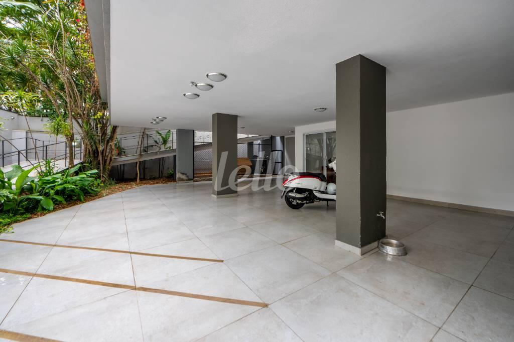 GARAGEM de Casa à venda, assobradada com 340 m², 8 quartos e 6 vagas em Brooklin Paulista - São Paulo