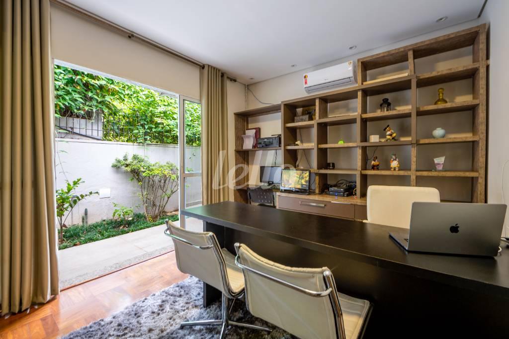 ESCRITORIO de Casa à venda, assobradada com 340 m², 8 quartos e 6 vagas em Brooklin Paulista - São Paulo