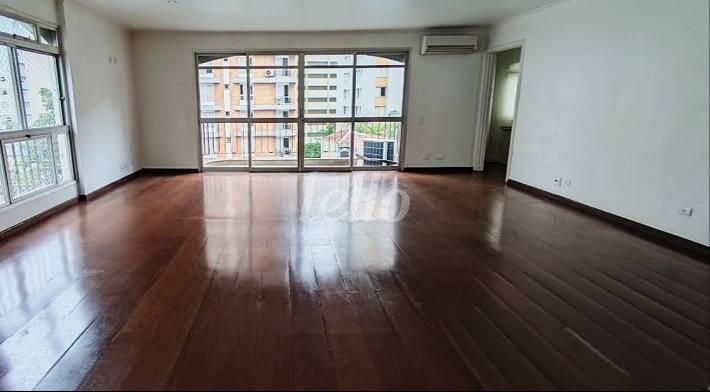 SALA de Apartamento à venda, Padrão com 200 m², 3 quartos e 3 vagas em Santa Cecília - São Paulo