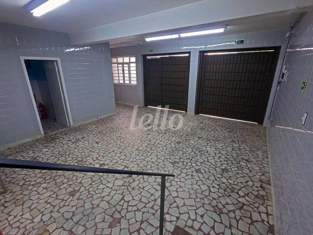 GARAGEM de Casa à venda, sobrado com 264 m², e 5 vagas em Vila Gilda - Santo André