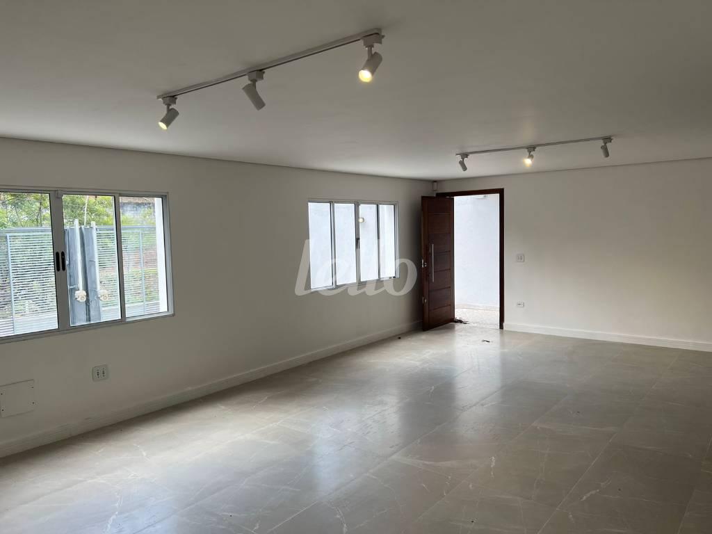4 de Casa à venda, sobrado com 350 m², 5 quartos e 3 vagas em Jd. Leonor M. de Barros - São Paulo
