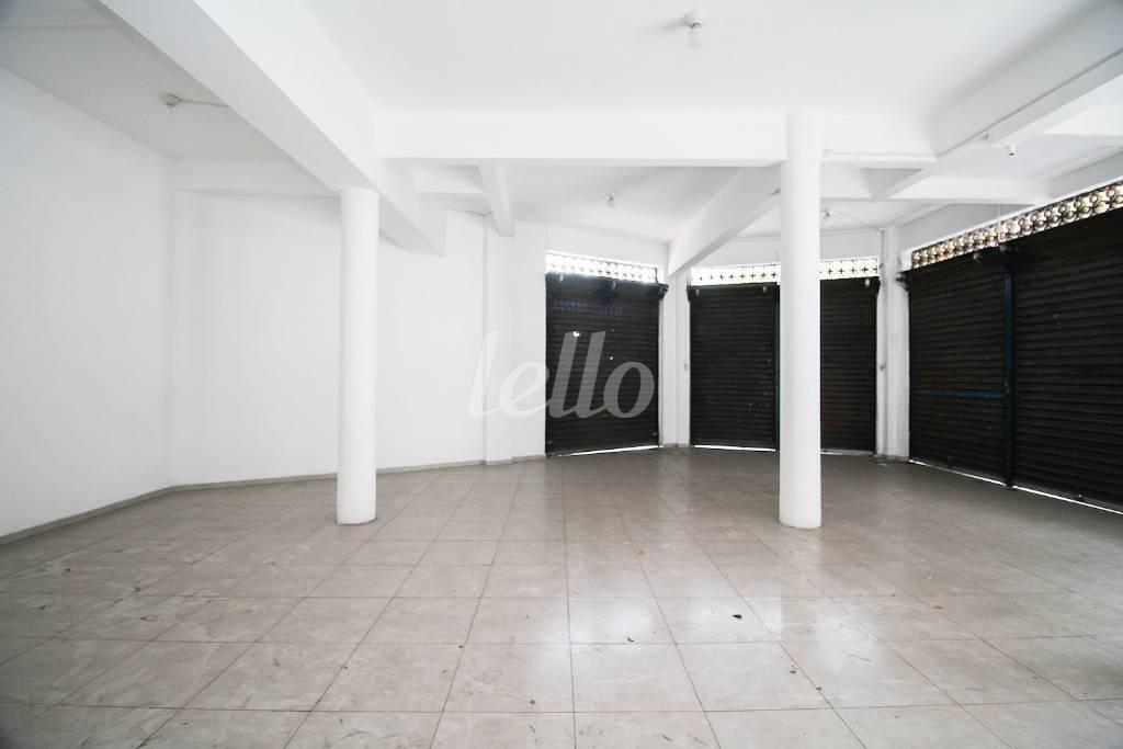 SALÃO de Loja para alugar, Padrão com 256 m², e em Santo Amaro - São Paulo