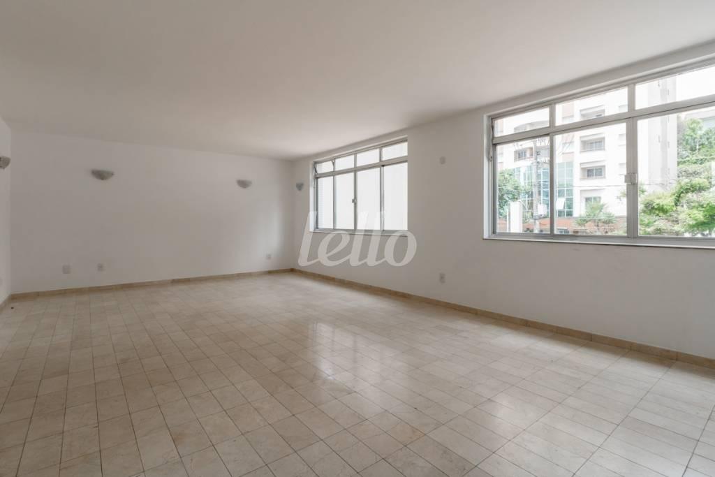 SALA de Apartamento para alugar, Padrão com 200 m², 3 quartos e 2 vagas em Perdizes - São Paulo