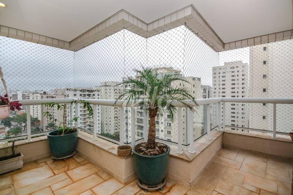 VARANDA de Apartamento à venda, Padrão com 195 m², 4 quartos e 3 vagas em Indianópolis - São Paulo