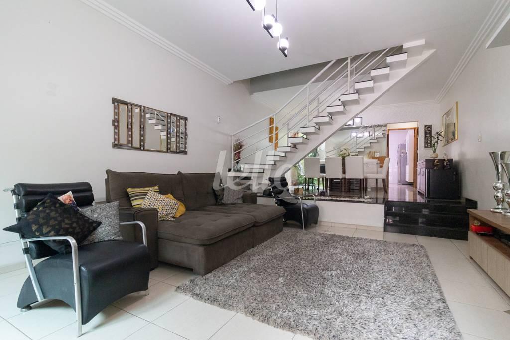 SALA PARA DOIS AMBIENTES de Casa à venda, sobrado com 157 m², 3 quartos e 4 vagas em Vila Prudente - São Paulo