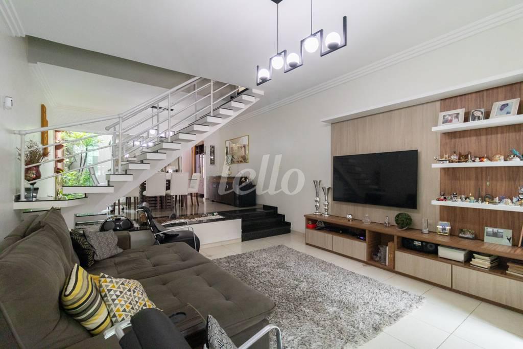 SALA PARA DOIS AMBIENTES de Casa à venda, sobrado com 157 m², 3 quartos e 4 vagas em Vila Prudente - São Paulo