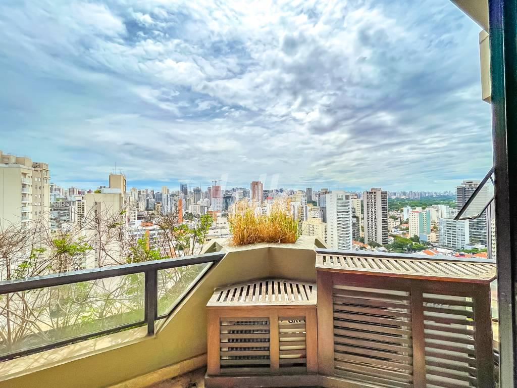 VARANDA de Apartamento à venda, Duplex com 135 m², 2 quartos e 2 vagas em Pinheiros - São Paulo