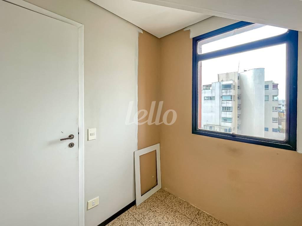 QUARTO DE SERVIÇO de Apartamento à venda, Duplex com 135 m², 2 quartos e 2 vagas em Pinheiros - São Paulo