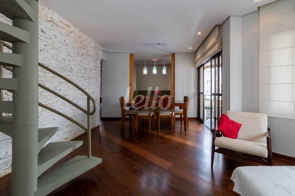 SALA de Apartamento à venda, cobertura - Padrão com 204 m², 2 quartos e 2 vagas em Pinheiros - São Paulo