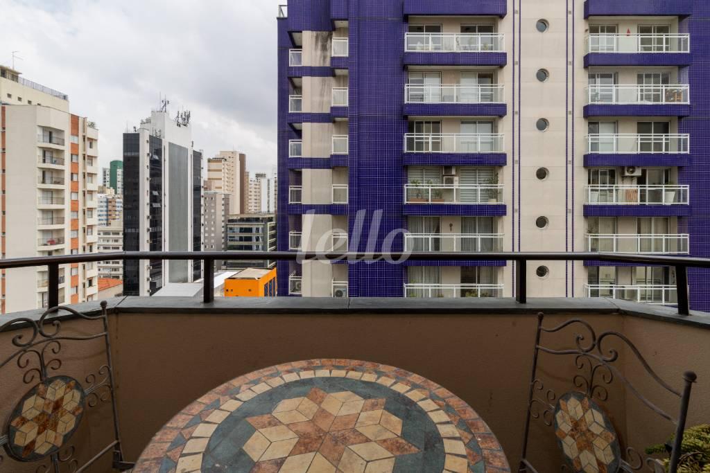 VARANDA de Apartamento à venda, cobertura - Padrão com 204 m², 2 quartos e 2 vagas em Pinheiros - São Paulo