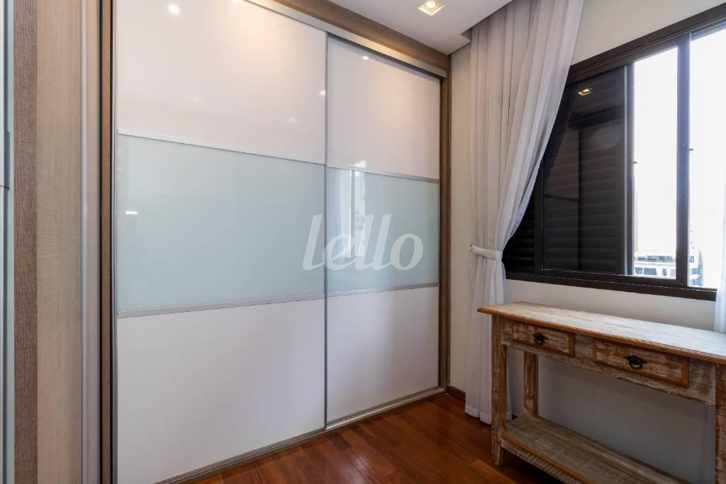 CLOSET SUITE de Apartamento à venda, cobertura - Padrão com 204 m², 2 quartos e 2 vagas em Pinheiros - São Paulo