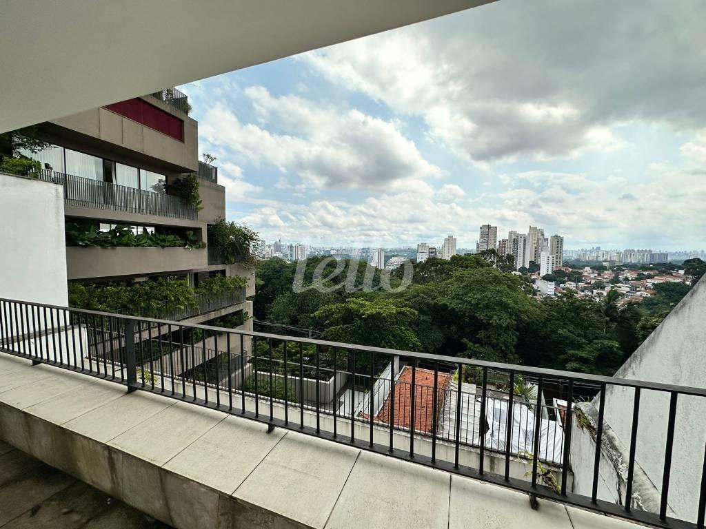 VARANDA de Casa para alugar, sobrado com 279 m², 4 quartos e 6 vagas em Sumarezinho - São Paulo