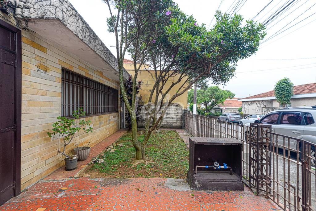 JARDIM de Casa à venda, térrea com 200 m², 3 quartos e 5 vagas em Chácara Mafalda - São Paulo