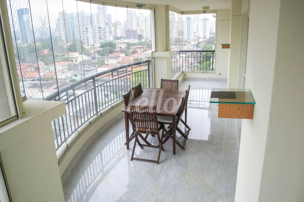 VARANDA de Apartamento à venda, Padrão com 198 m², 3 quartos e 3 vagas em Cidade Monções - São Paulo