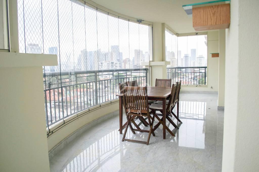 VARANDA de Apartamento à venda, Padrão com 198 m², 3 quartos e 3 vagas em Cidade Monções - São Paulo