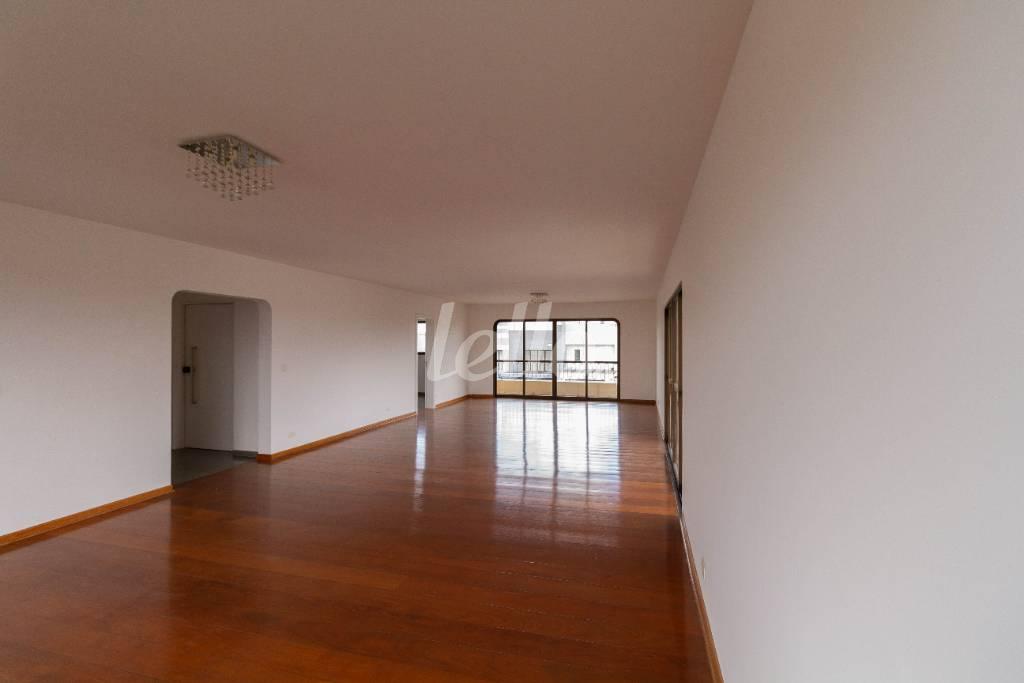 SALA de Apartamento à venda, cobertura - Padrão com 647 m², 5 quartos e 4 vagas em Santo Amaro - São Paulo