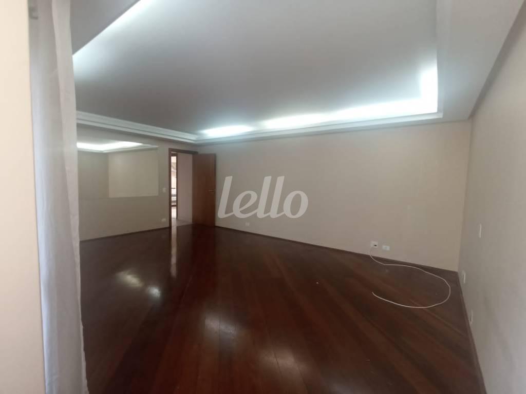 SALA de Apartamento à venda, Padrão com 100 m², 3 quartos e 2 vagas em Centro - Santo André