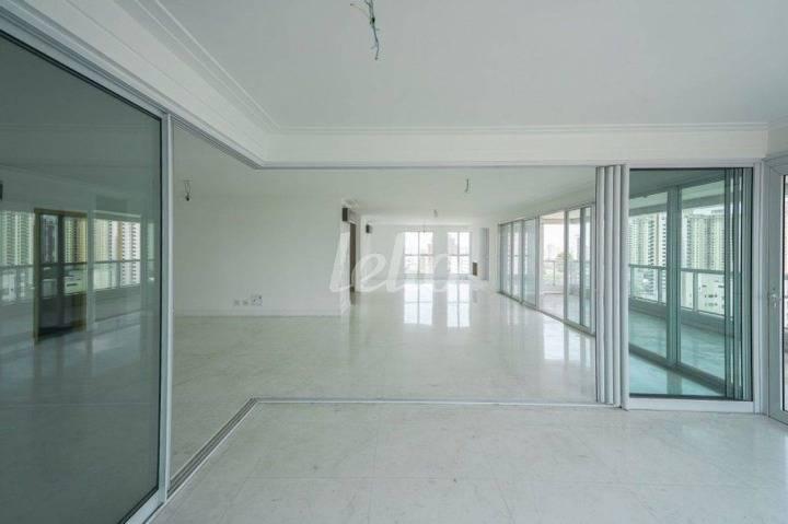 ÁREA GOURMET de Apartamento à venda, Padrão com 425 m², 5 quartos e 7 vagas em Vila Gomes Cardim - São Paulo