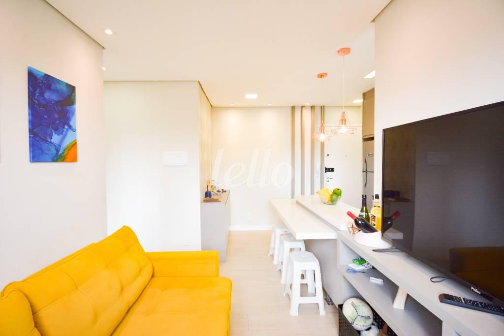 SALA de Apartamento à venda, Padrão com 42 m², 2 quartos e 1 vaga em Vila Galvão - Guarulhos