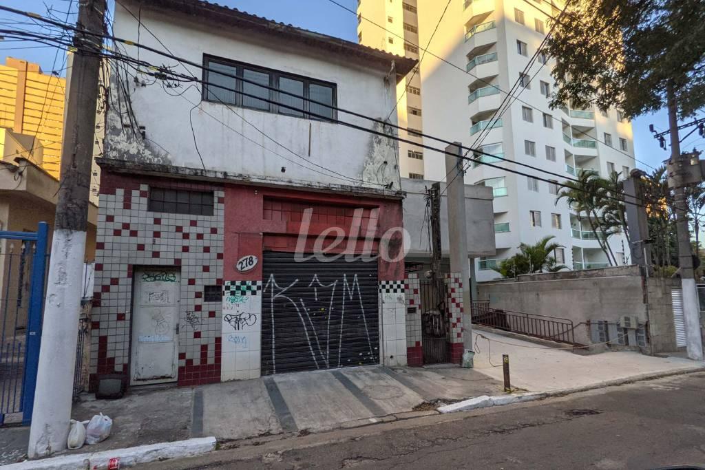 FACHADA de Casa para alugar, sobrado com 50 m², 1 quarto e em Santa Teresinha - São Paulo