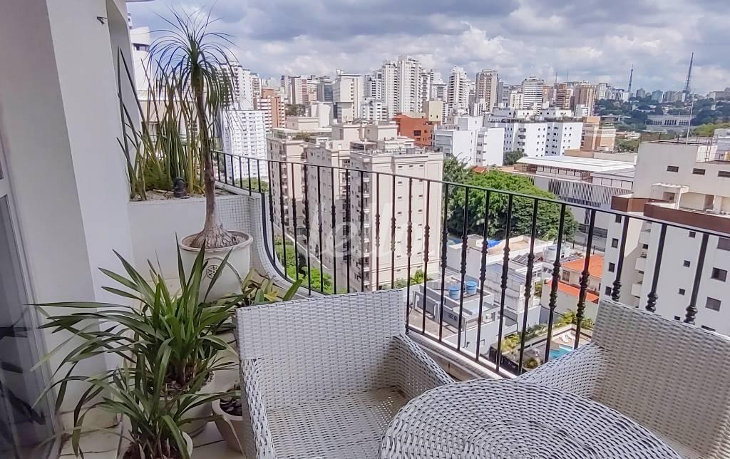 VARANDA de Apartamento à venda, Padrão com 314 m², 3 quartos e 5 vagas em Perdizes - São Paulo