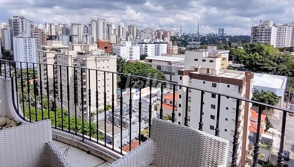 VISTA VARANDA de Apartamento à venda, Padrão com 314 m², 3 quartos e 5 vagas em Perdizes - São Paulo