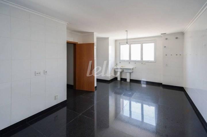 COZINHA E ÁREA DE SERVIÇO de Apartamento à venda, Padrão com 425 m², 5 quartos e 7 vagas em Vila Gomes Cardim - São Paulo