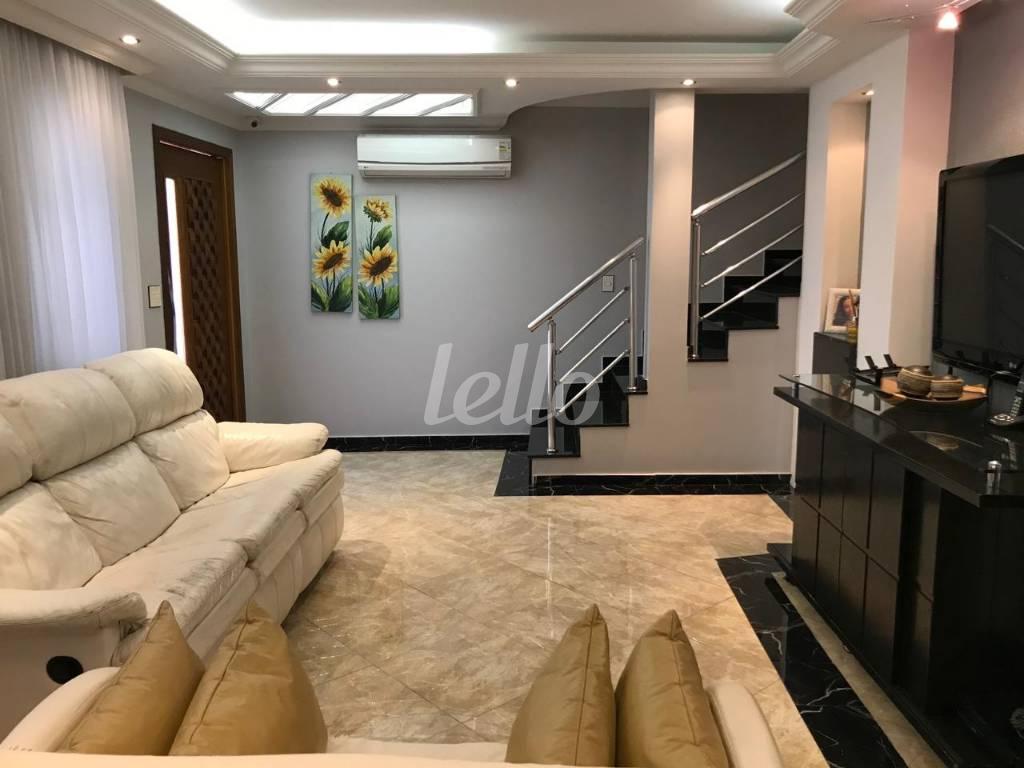 SALA  DE TV de Casa à venda, sobrado com 260 m², 3 quartos e 3 vagas em Jardim Monte Líbano - Santo André