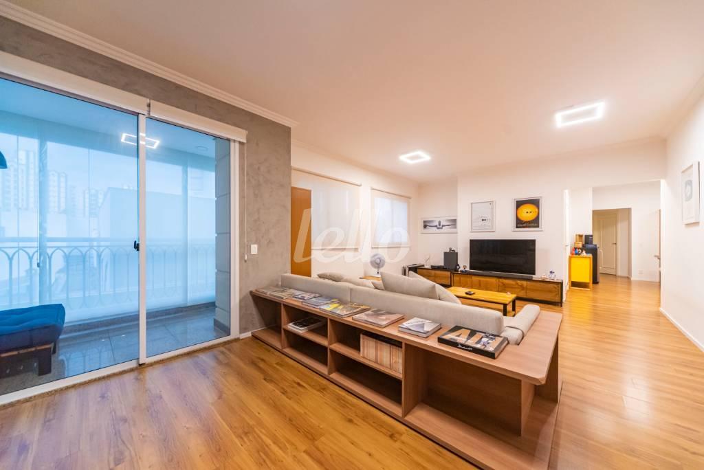 SALA de Apartamento à venda, Padrão com 163 m², 3 quartos e 2 vagas em Centro - Santo André