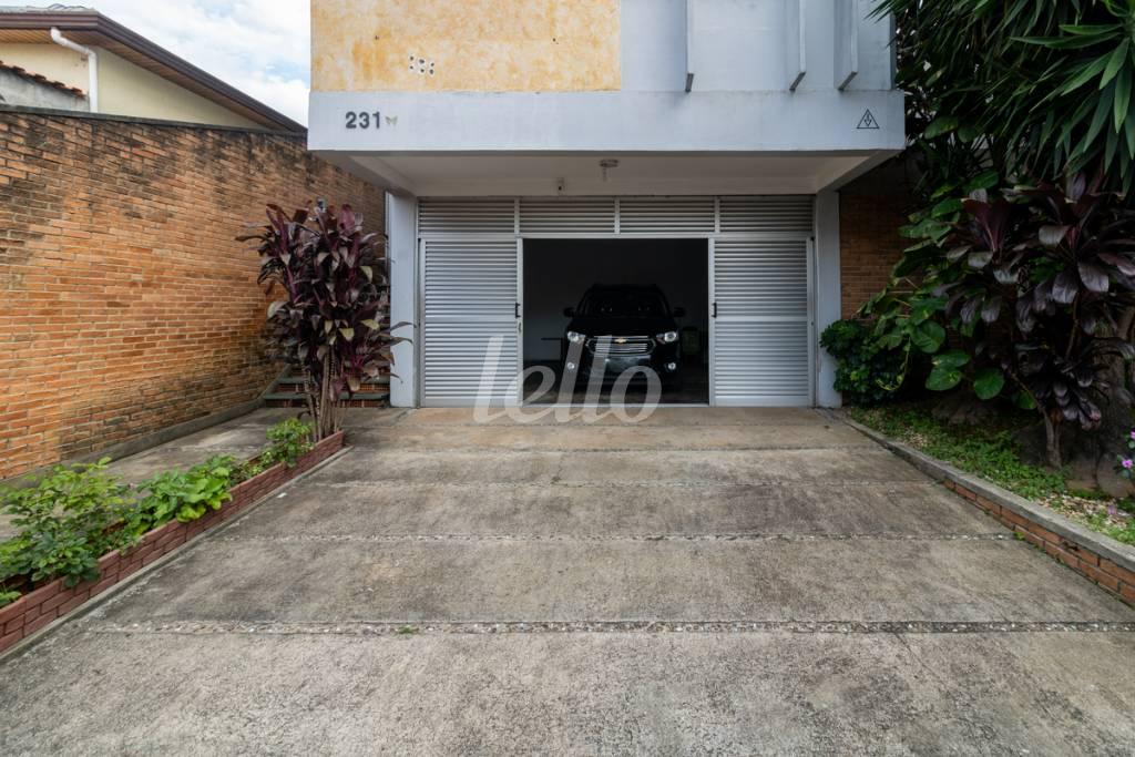 GARAGEM de Casa à venda, sobrado com 221 m², 4 quartos e 4 vagas em Vila Califórnia - São Paulo