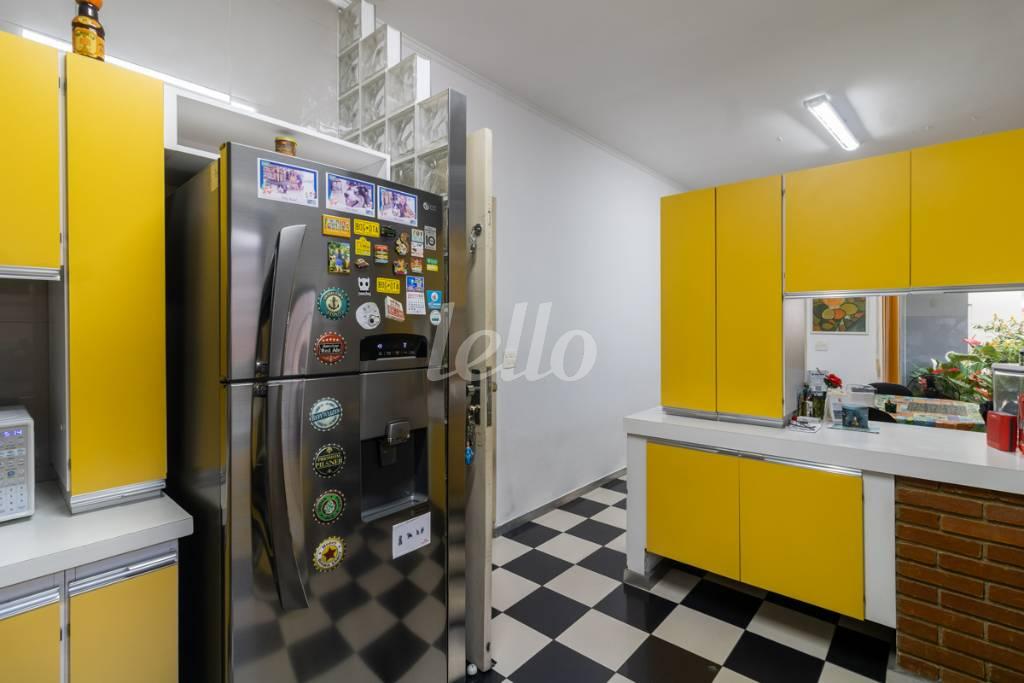 COZINHA de Casa à venda, sobrado com 221 m², 4 quartos e 4 vagas em Vila Califórnia - São Paulo