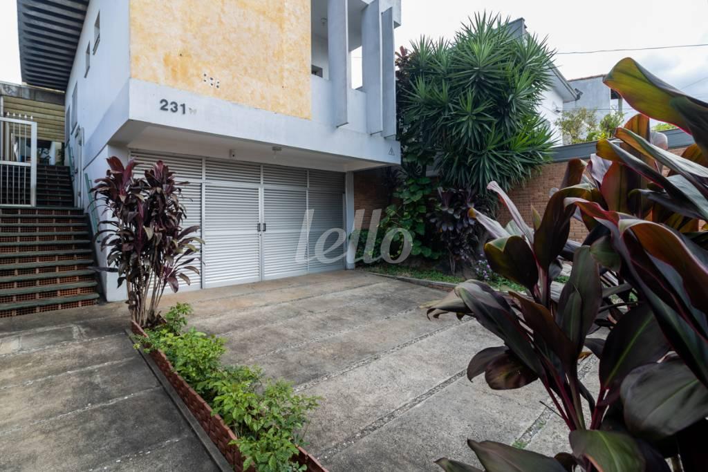 ENTRADA de Casa à venda, sobrado com 221 m², 4 quartos e 4 vagas em Vila Califórnia - São Paulo