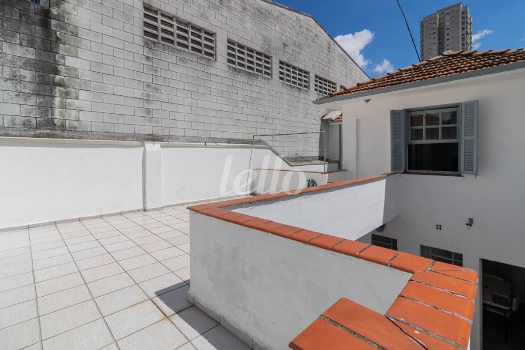 LAJE de Casa à venda, sobrado com 248 m², 3 quartos e 3 vagas em Vila Bertioga - São Paulo