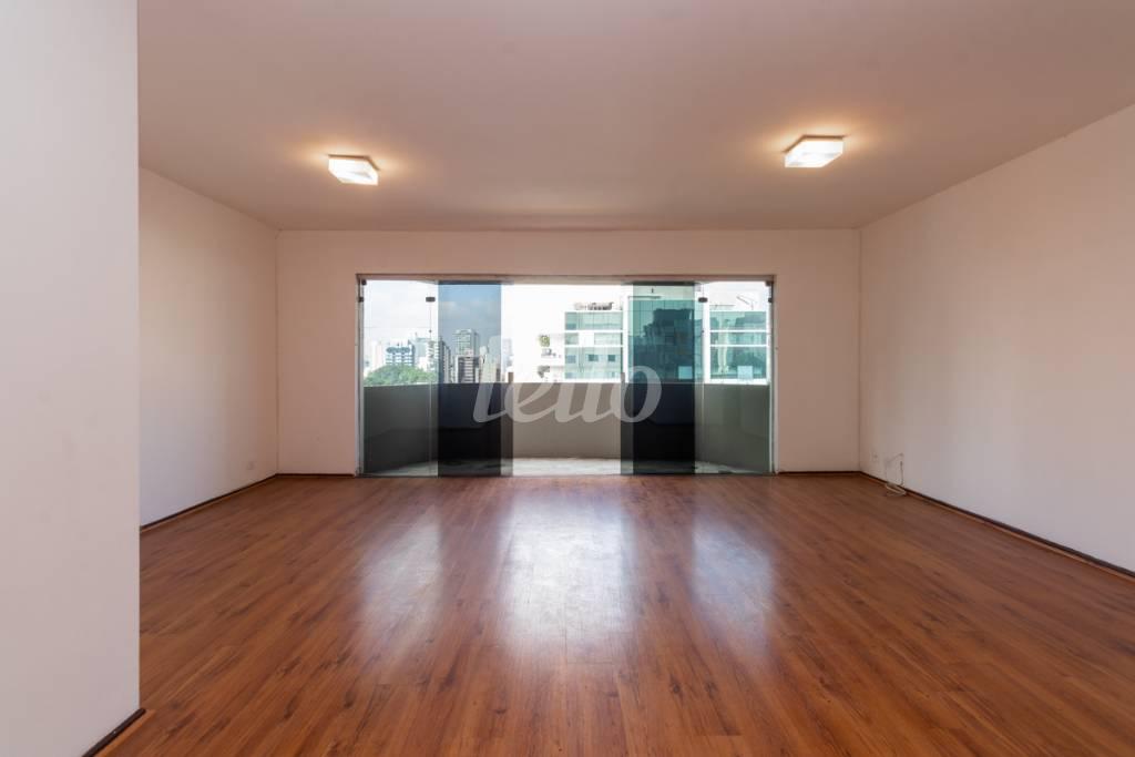 SALA de Apartamento para alugar, Padrão com 130 m², 3 quartos e 2 vagas em Pinheiros - São Paulo