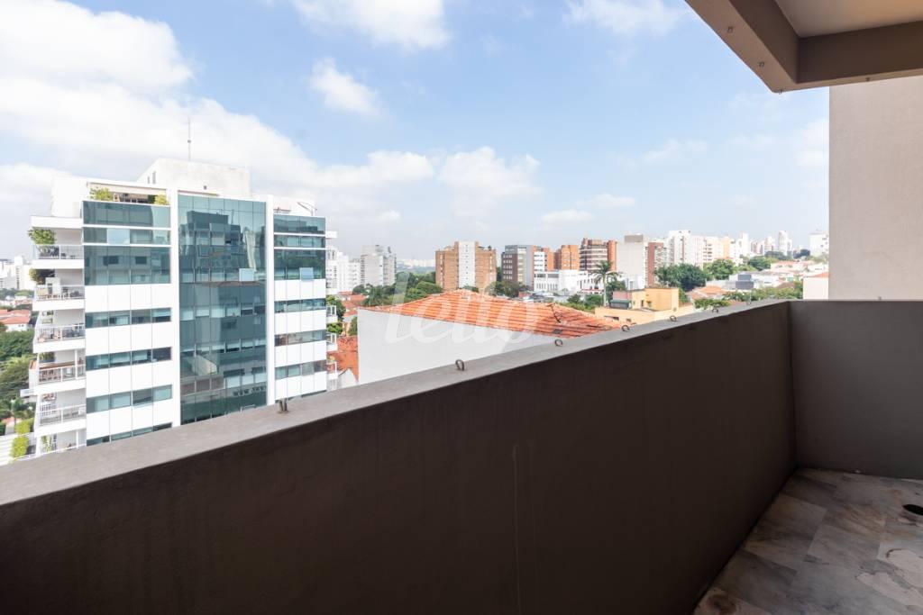 VARANDA de Apartamento para alugar, Padrão com 130 m², 3 quartos e 2 vagas em Pinheiros - São Paulo