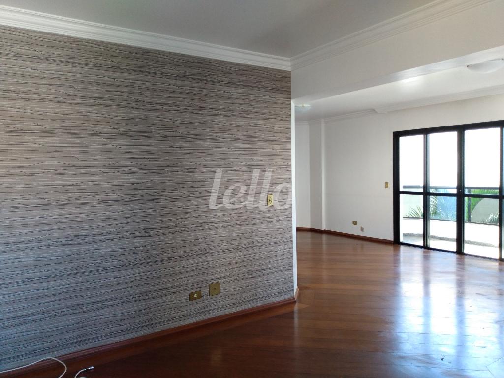 SALA DOIS AMBIENTES de Apartamento à venda, Padrão com 155 m², 3 quartos e 2 vagas em Vila Bastos - Santo André