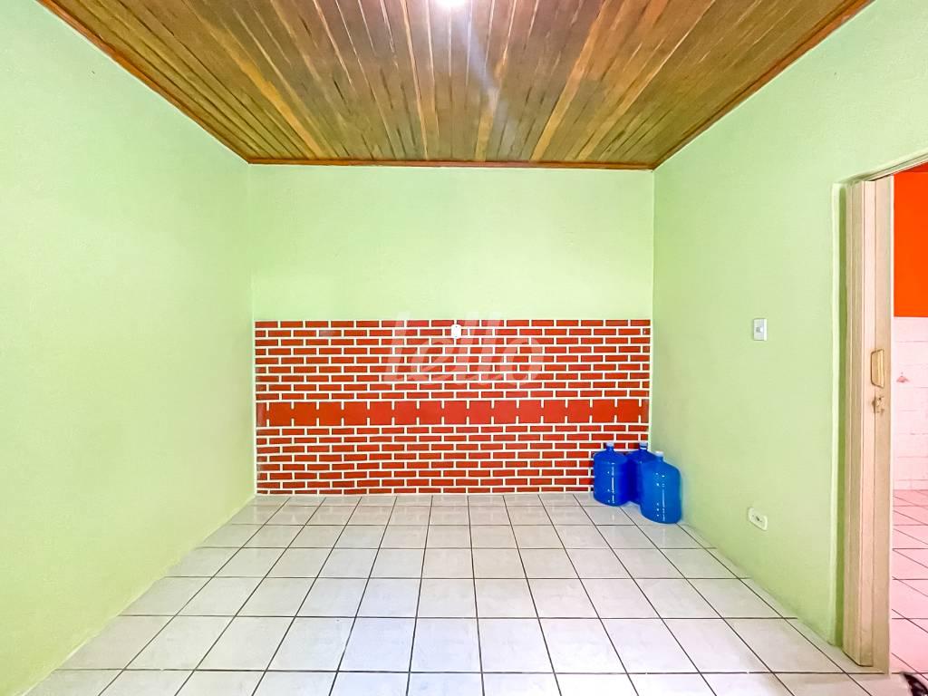 DORMITÓRIO - CASA DOS FUNDOS de Casa à venda, sobrado com 185 m², 3 quartos e 1 vaga em Chácara Seis de Outubro - São Paulo