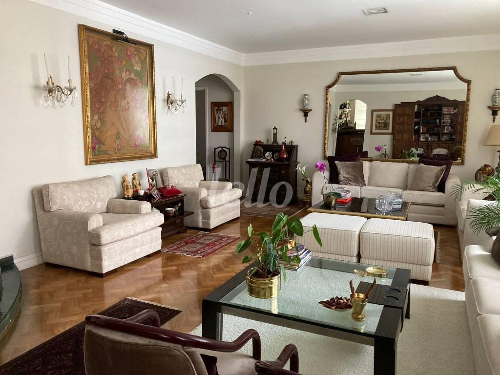 SALA de Apartamento à venda, Padrão com 275 m², 3 quartos e 4 vagas em Vila Buarque - São Paulo