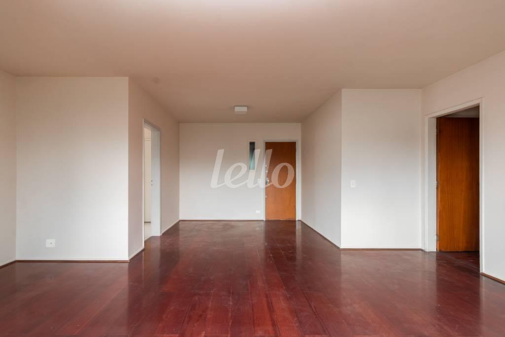 SALA de Apartamento para alugar, Padrão com 130 m², 3 quartos e 2 vagas em Pinheiros - São Paulo