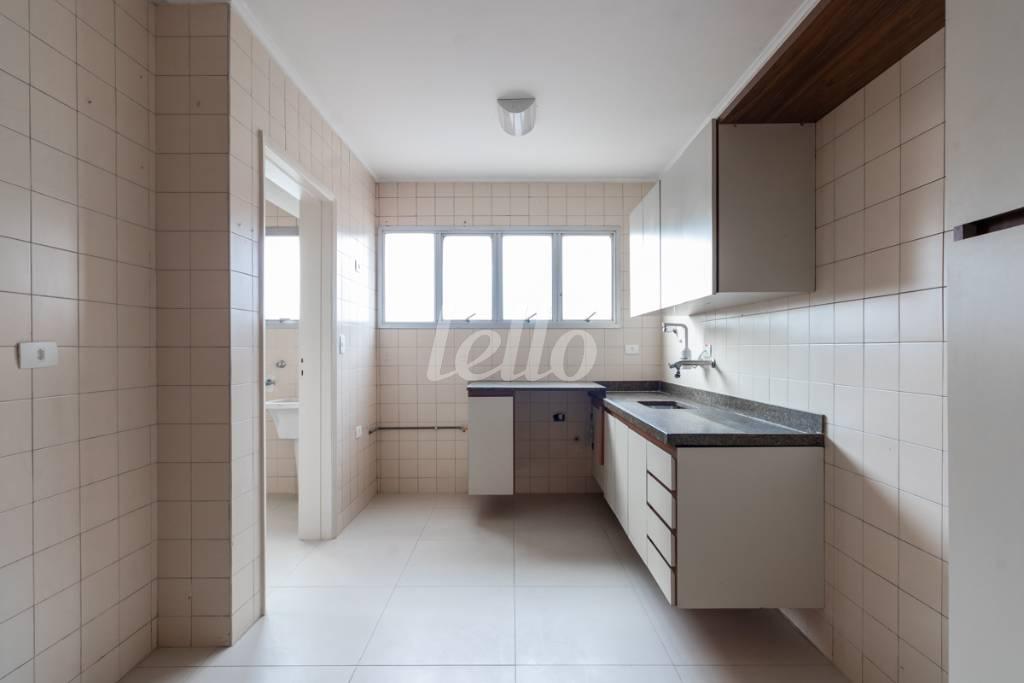 COZINHA de Apartamento para alugar, Padrão com 130 m², 3 quartos e 2 vagas em Pinheiros - São Paulo