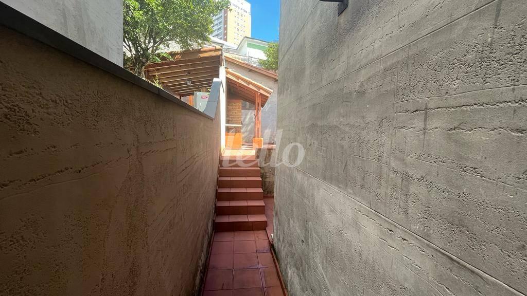 LATERAL2 de Casa à venda, sobrado com 450 m², 4 quartos e 6 vagas em Vila Monumento - São Paulo